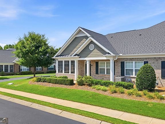 2nd image of 3580 Lindenridge Dr