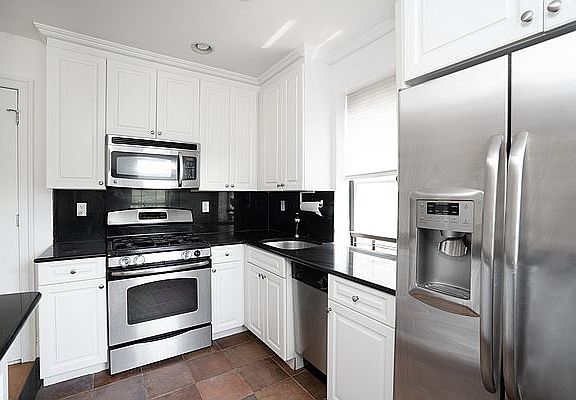 5th image of 55 W 92nd St APT 6F