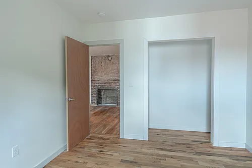 275 4th St #2 Photo 1
