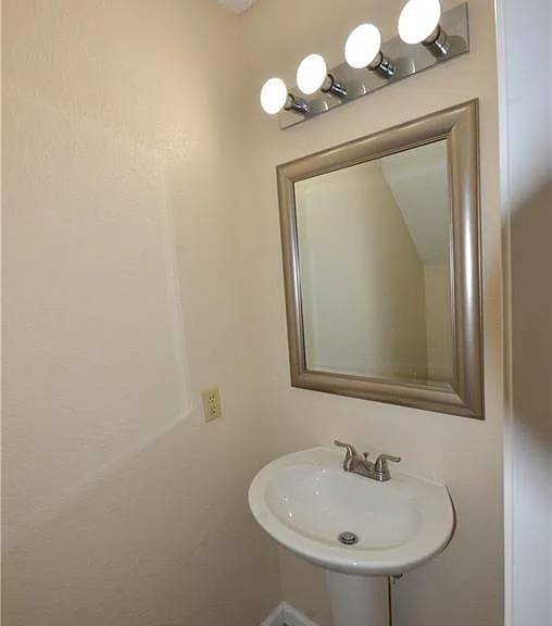 13903 Lothian Dr — Photo 9