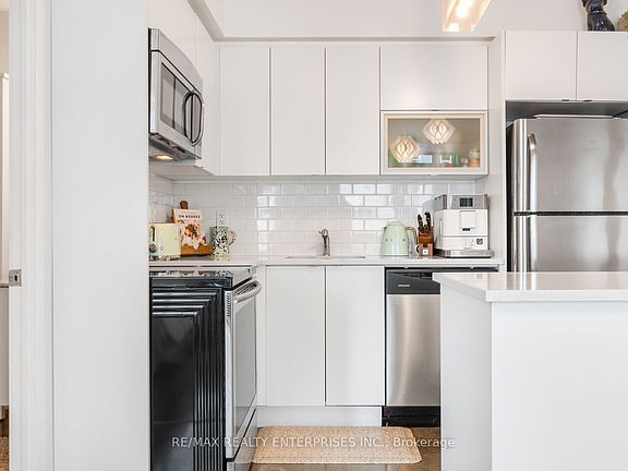4th image of 55 E Liberty St #1712
