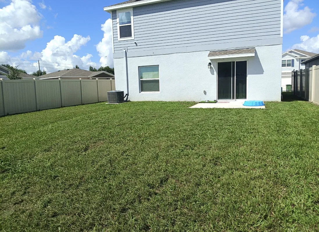 4 bed, 2.5 bath, 1933 sqft, $2,150 — Photo 3