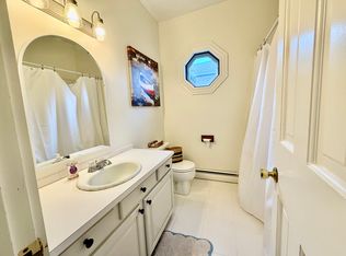 65 Kingston Ave, Newport, RI 02840