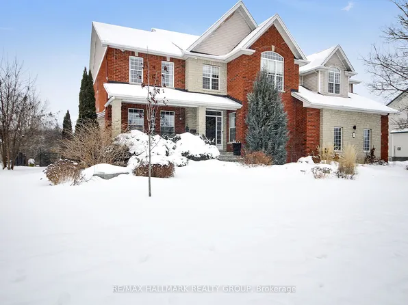 13 Beechgrove Gdns, Ottawa, ON K2S 1W5