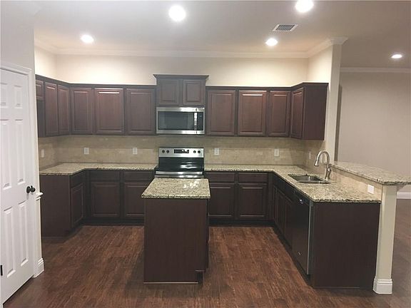 5th image of 300 N Hyde Park Blvd