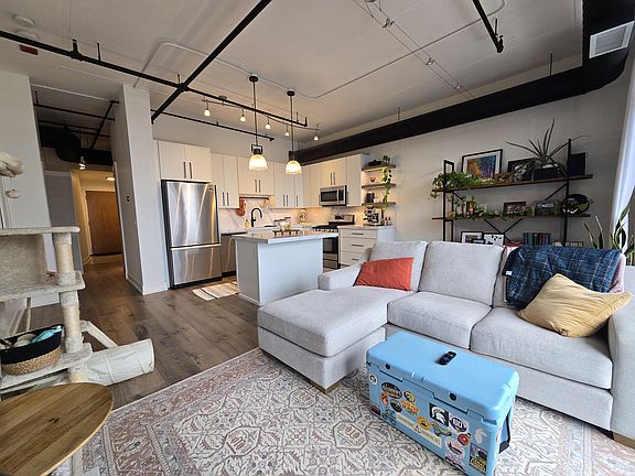 4th image of 212 E Cullerton St APT 602