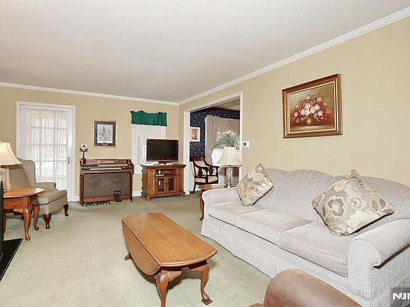 5th image of 669 Ramapo Rd