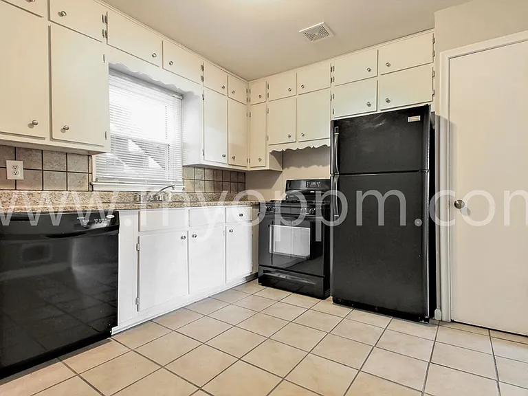 810 N 46th St — Photo 4