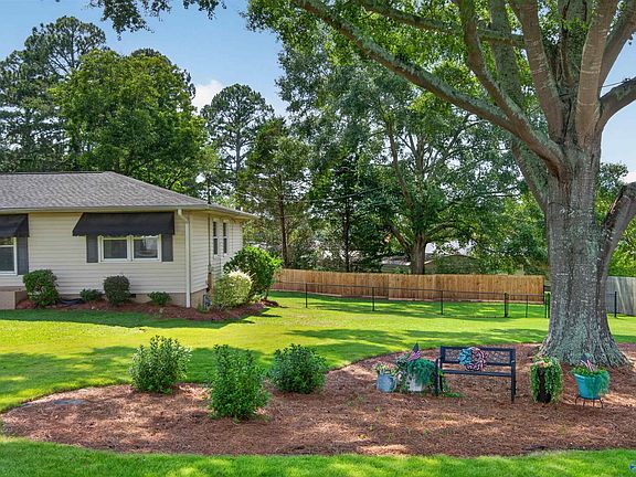 3rd image of 105 Country Club Dr