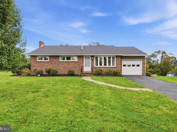 1382 Kauffman Rd, Pottstown, PA 19464