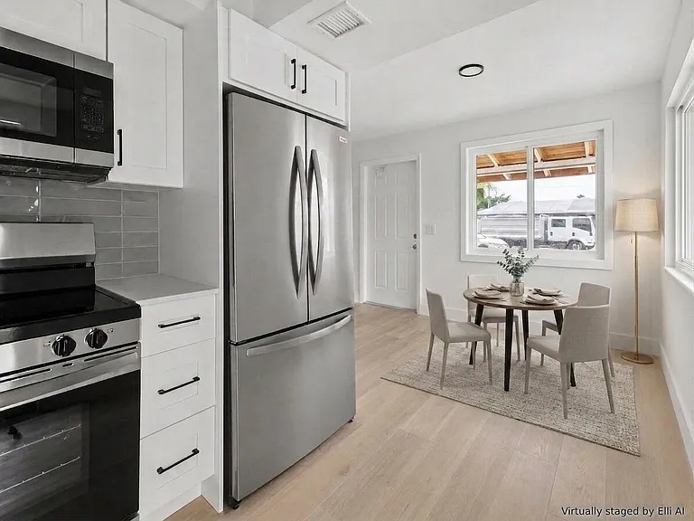 411B NE 57th Ct — Photo 2