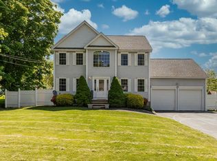 9 Sherbrooke St, Tyngsboro, MA 01879