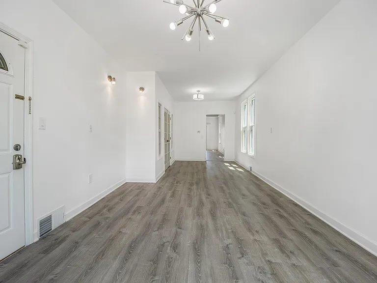 1933 N Monticello Ave #1 — Photo 2