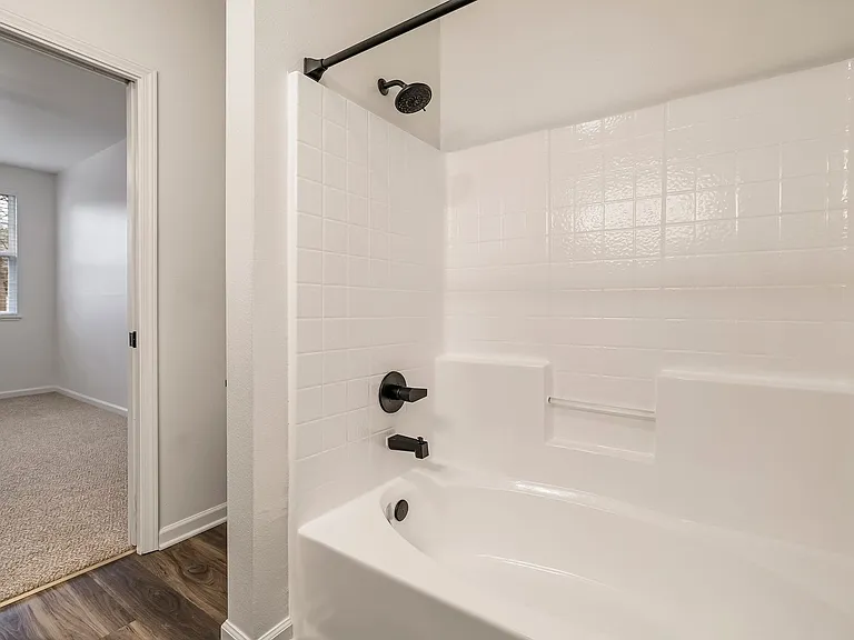 Sterling Oaks Luxury Apartments — Photo 76