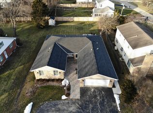 138 E Old Elm Rd, Lake Forest, IL 60045