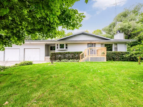 5250 River Rd, Sodus, MI 49126