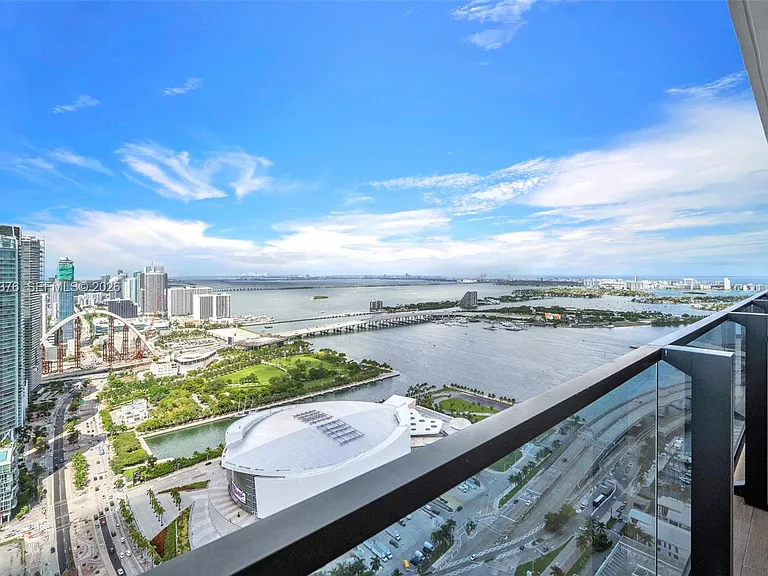 398 NE 5th St #Penthouse 4701 — Photo 38