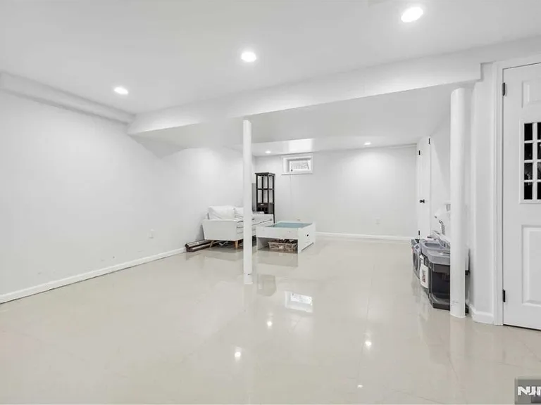 10 Julia St — Photo 21