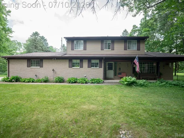 560 Coats Rd, Lake Orion, MI 48362
