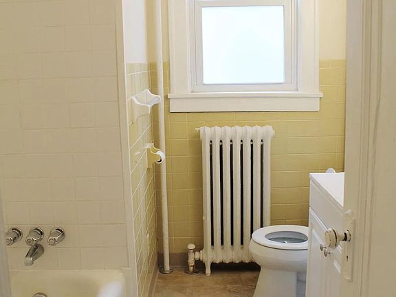 4th image of 862 Warren St Floor 1