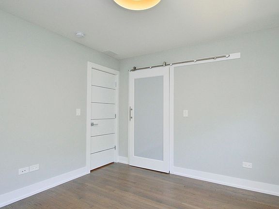 5th image of 4516 N Seeley Ave #201