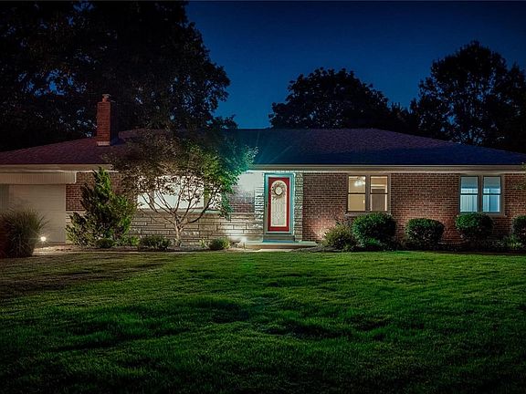 2nd image of 76 Grand Circle Dr