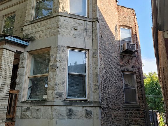 4th image of 5037 W Erie St