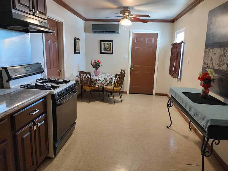 534 W Murphy St — Photo 2