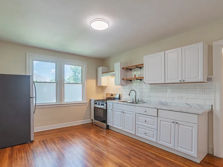 2956 Harrison Ave #3 — Photo 3