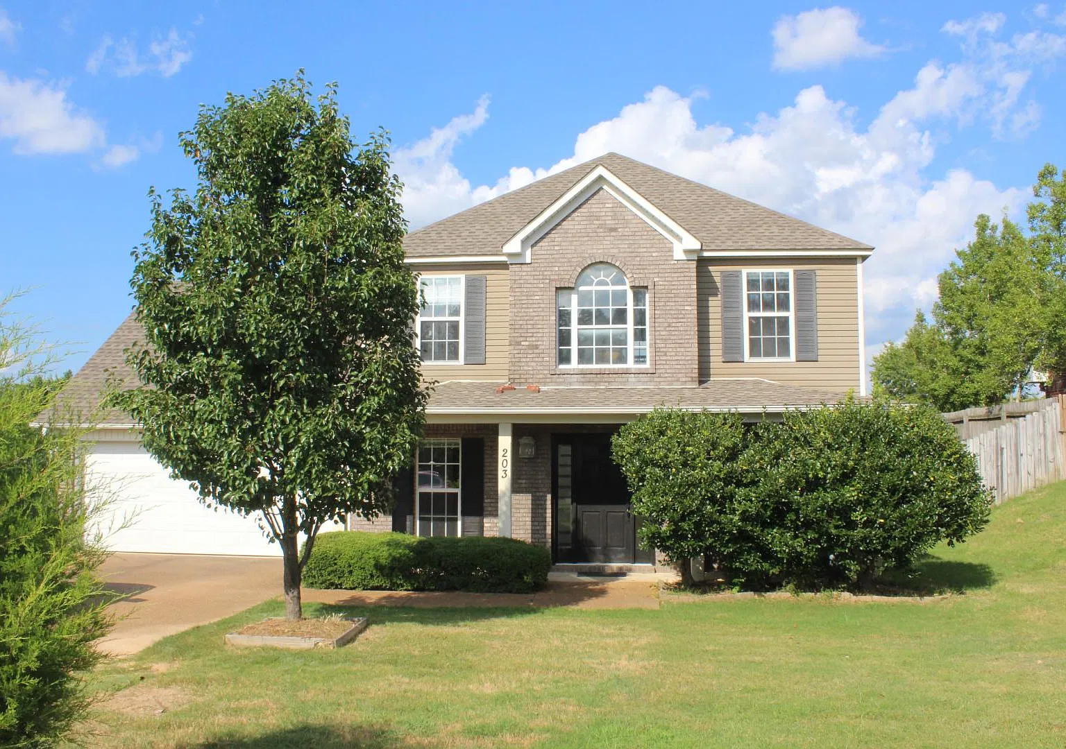 203 Karen Dr — Photo 1