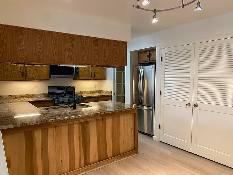 505 Oppenheimer Dr — Photo 8