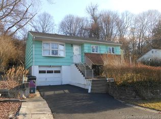 8 Berkshire Cir, Ansonia, CT 06401