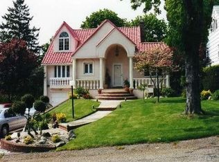 5 Peachtree Ln, Roslyn, NY
