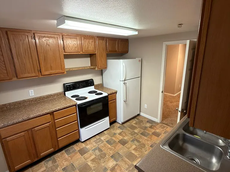 480 College Ave — Photo 12