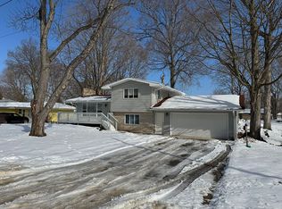8855 Maplewood Dr, Berrien Springs, MI