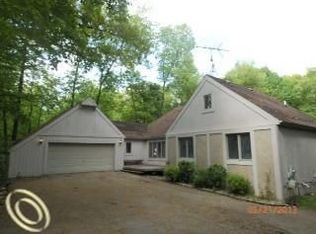 1780 Ridge Rd, White Lake, MI 48383