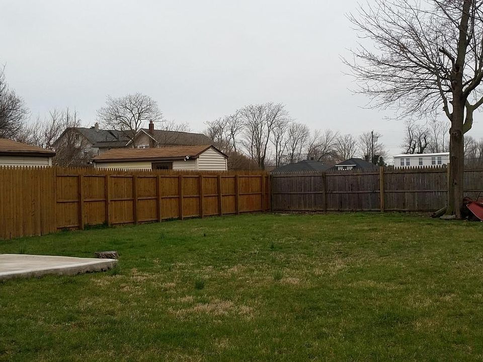 2nd image of 136 Sampson Pl