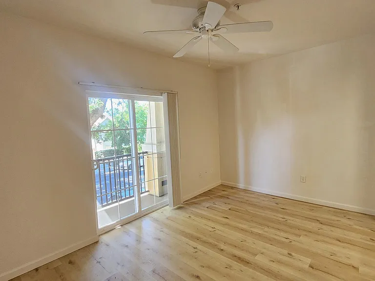 1033 S St #3 — Photo 9