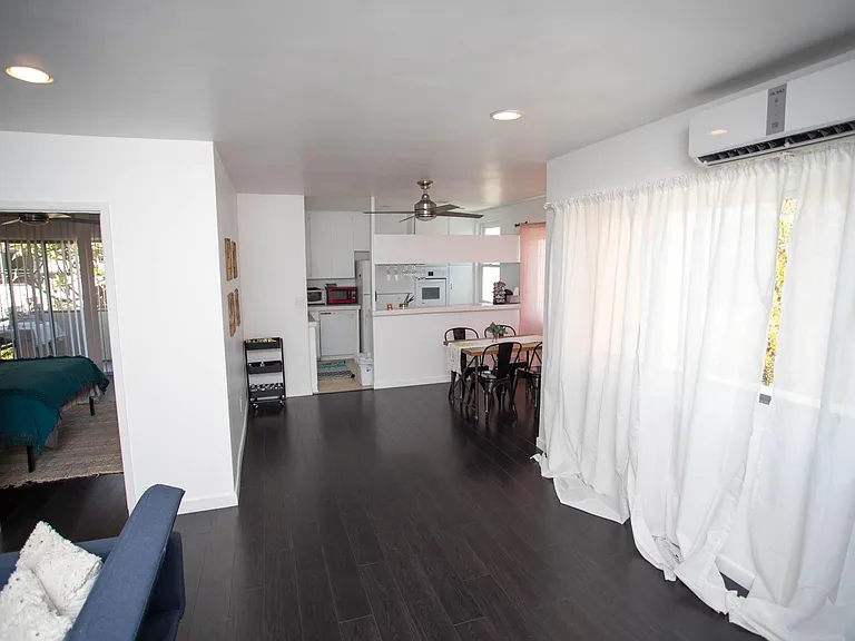 734 N Alfred St #5 — Photo 3