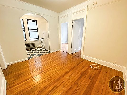 4th image of 31-47 33rd St #1
