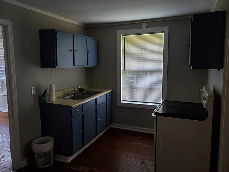 572 Patton St — Photo 6