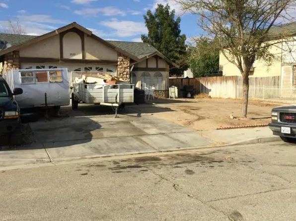 2629 E Kettering St, Lancaster, CA 93535