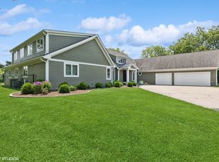 415 Fox Run Rd, Libertyville, IL 60048