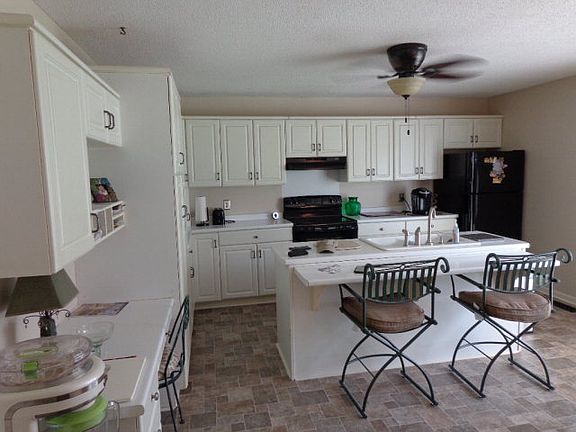 2nd image of 375 Henderson Dr