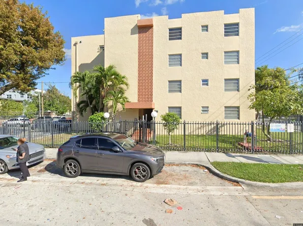 677 SW 9th Ave APT 304, Miami, FL 33130