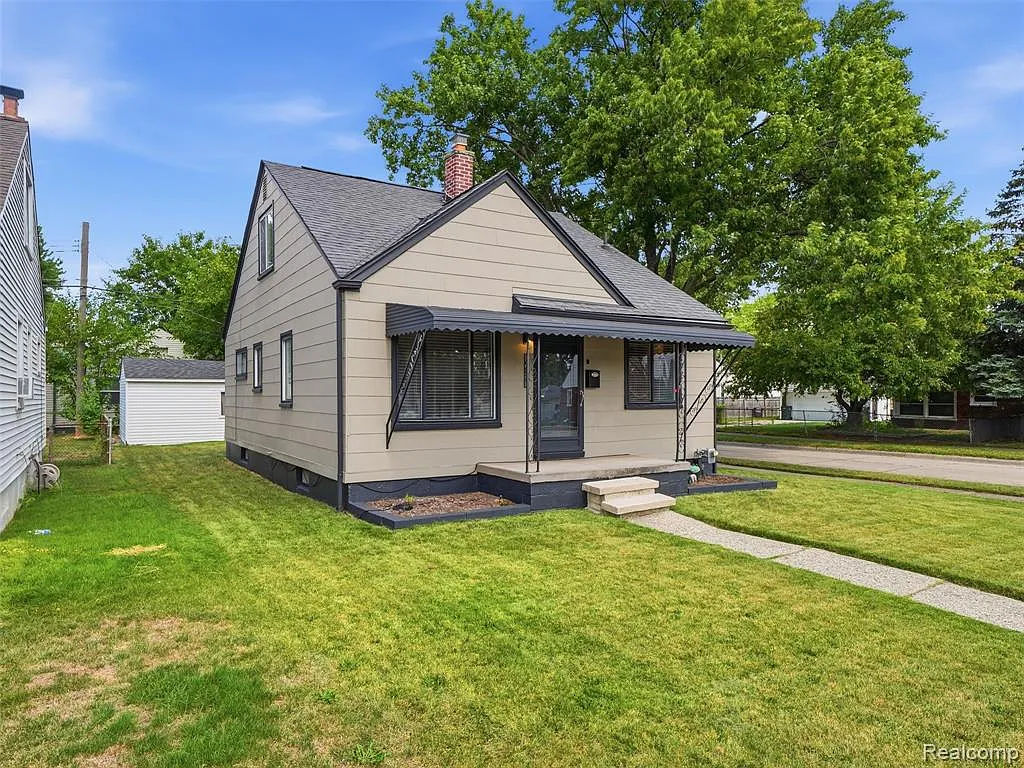3 bed, 1.0 bath, 1120 sqft, $2,000 — Photo 3
