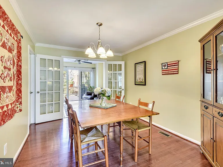 11906 Matthews Ct — Photo 5