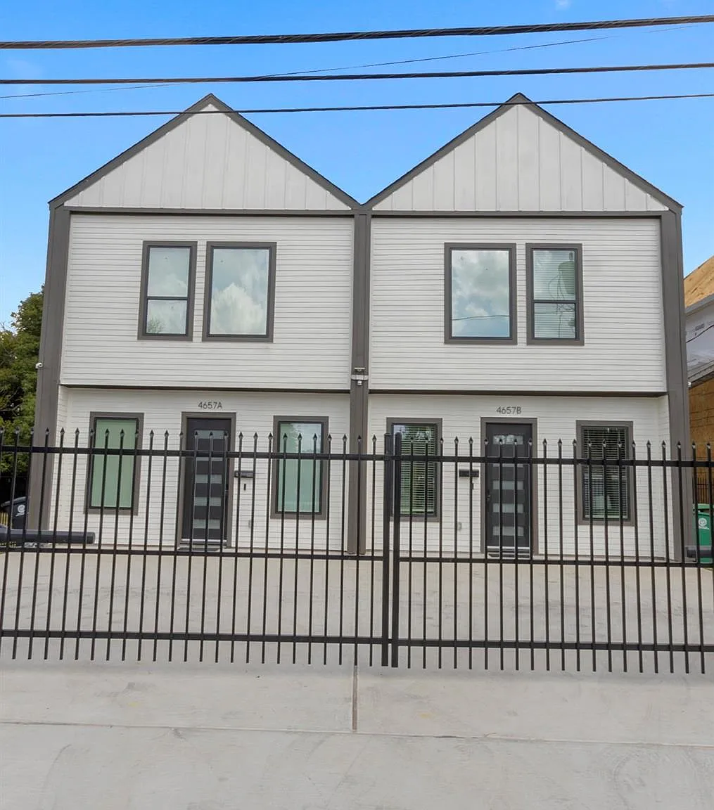3 bed, 2.5 bath, 1350 sqft, $2,100 — Photo 1