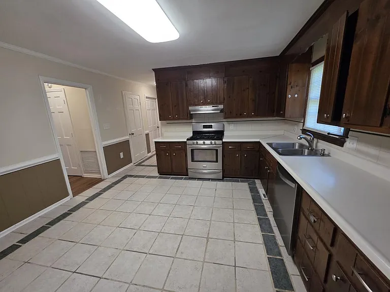 212 Stratford Dr — Photo 20