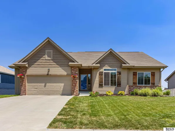 2302 Kara Dr, Papillion, NE 68133